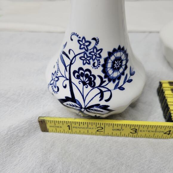 Vintage J&K Meakin Blue Onion Salt & Pepper Shaker Set 5.25" Nordic England MCM - Picture 9 of 12